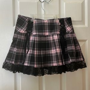 Plaid skirt with lace